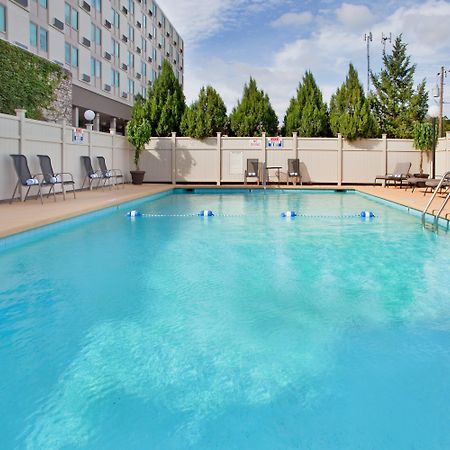 Holiday Inn At The Campus By Ihg Манхэттен Экстерьер фото